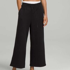 Lululemon Loungeful‎ High-Rise Wide Leg Crop Black Size 8